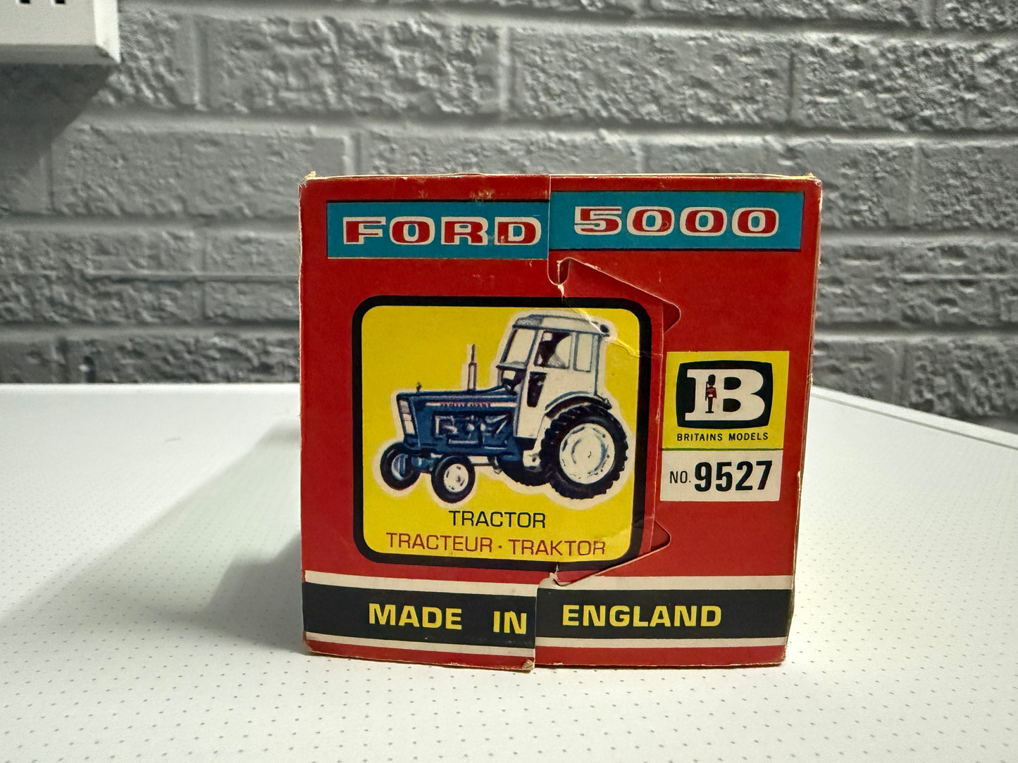 Britains Ford 5000 Tractor – Model No. 9527 (Boxed, Vintage)