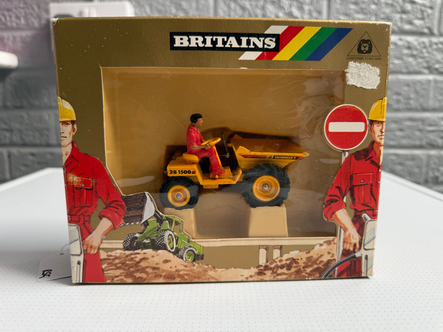 Britain's 1:32 Scale Dump Truck with Worker Figure - Product Number 9919