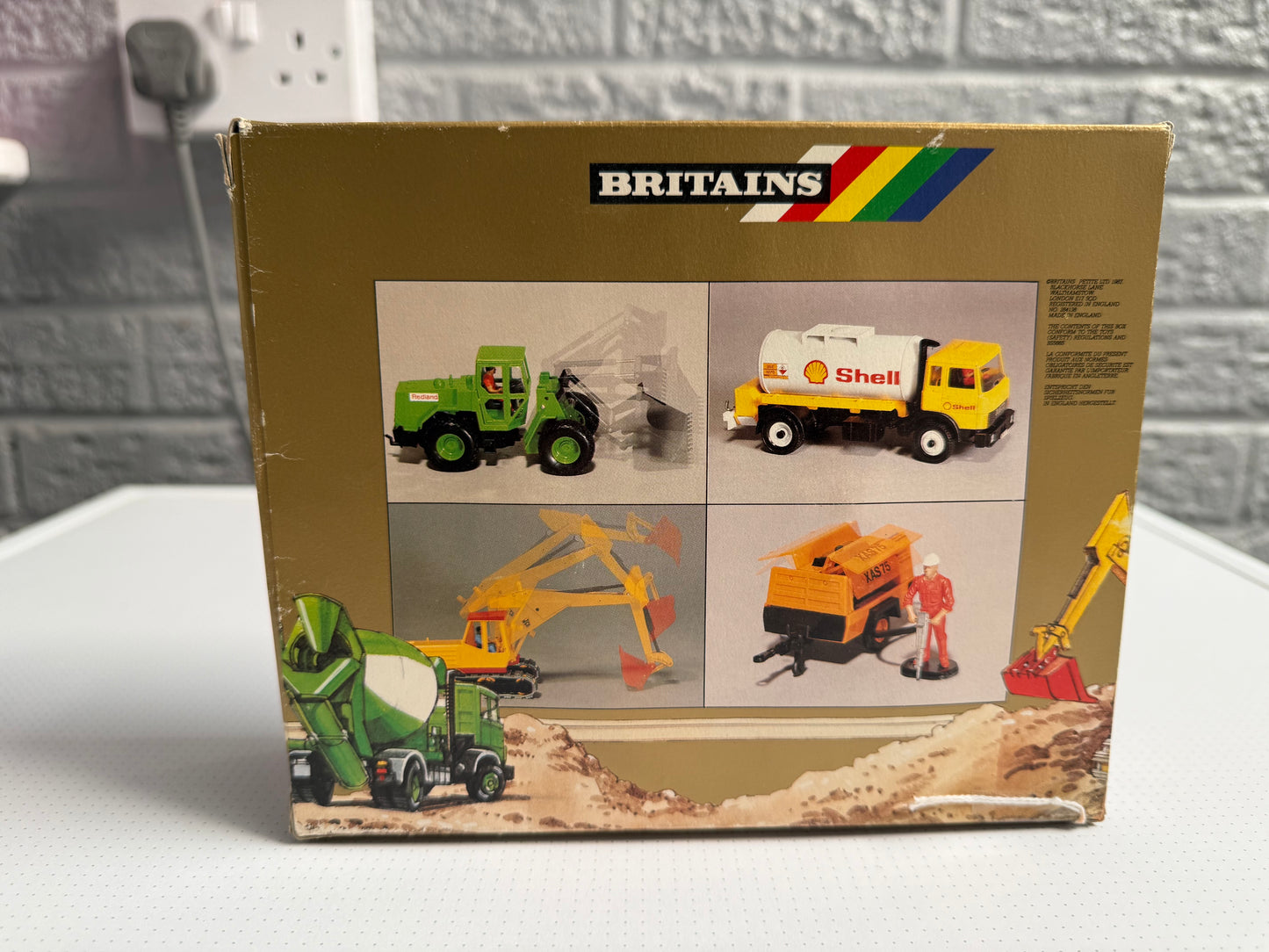 Britain's 1:32 Scale Dump Truck with Worker Figure - Product Number 9919