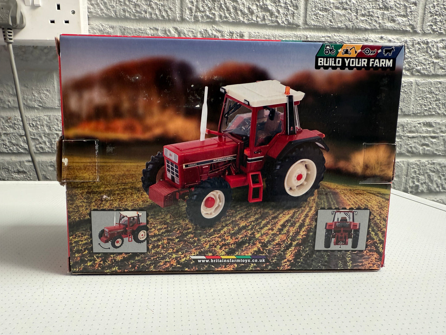 Case IH International 1056XL Tractor - 1:32 Scale (Item 43329)