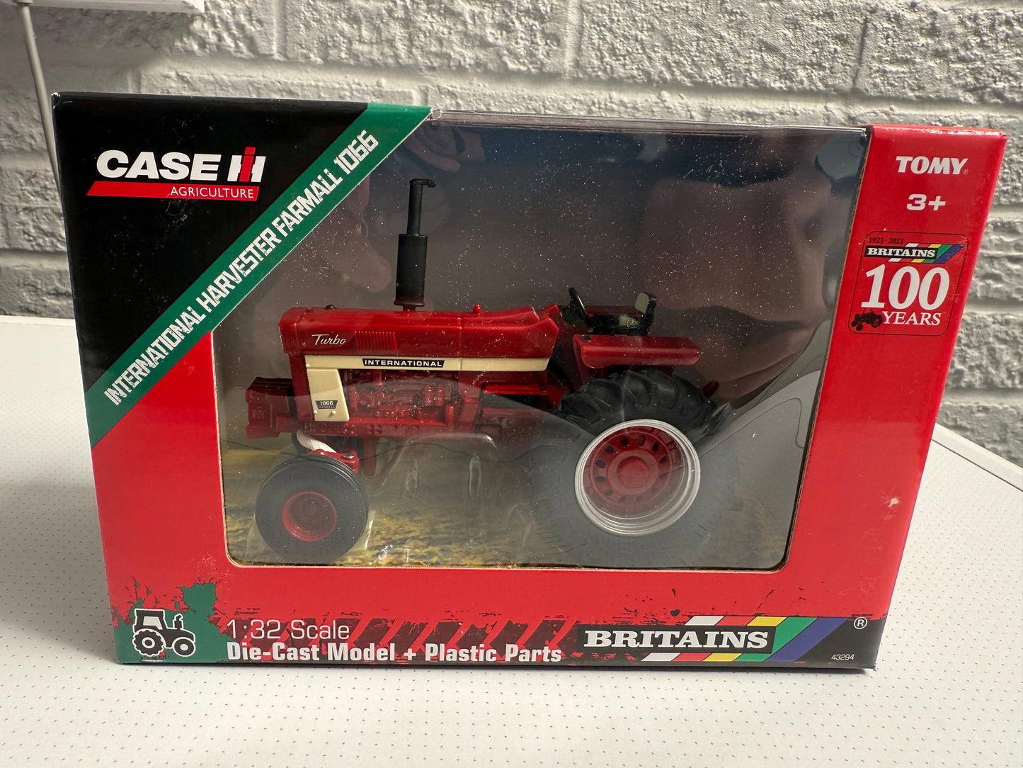Case IH International Harvester Farmall 1066 (Item #43294)