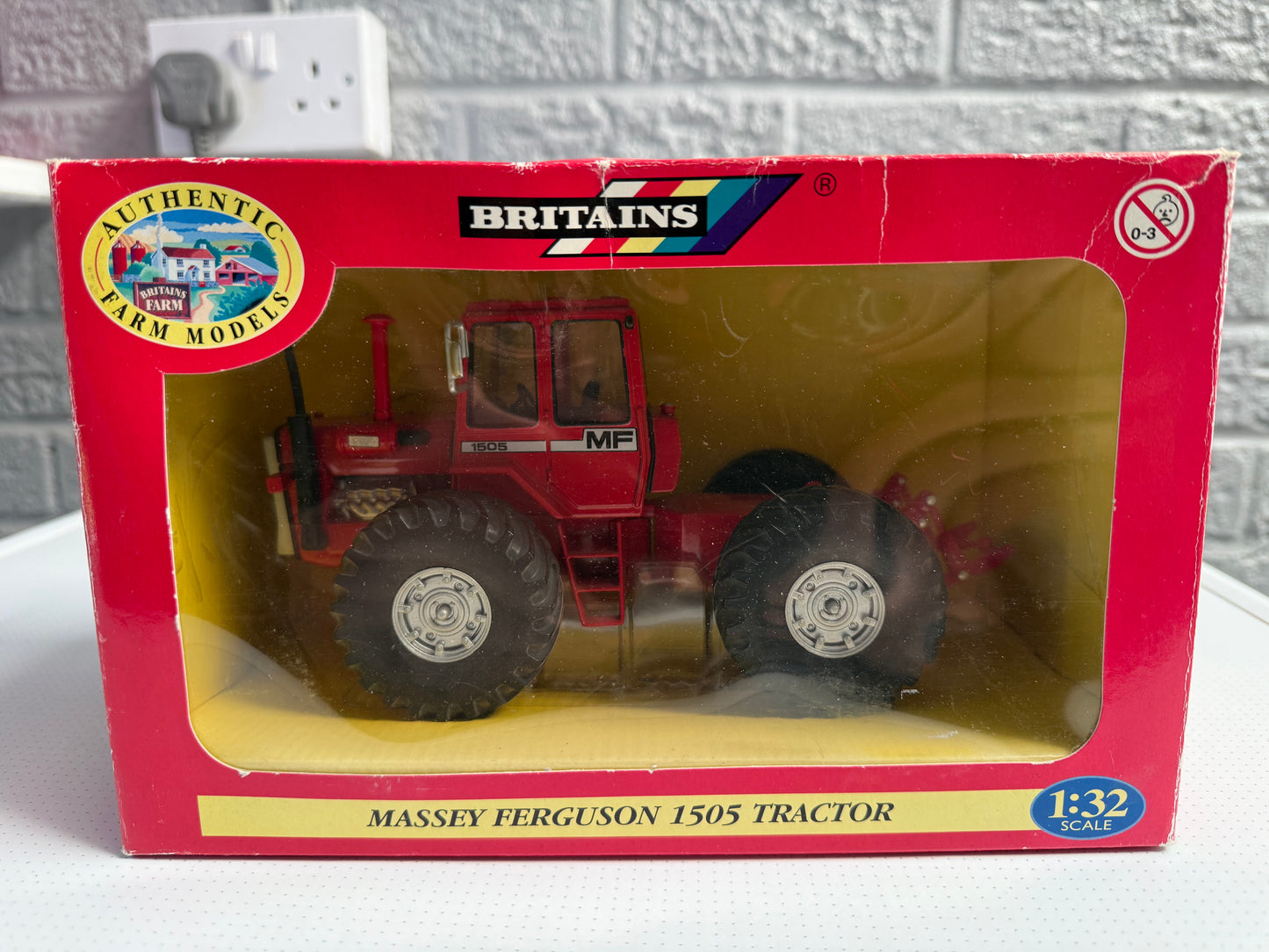 Massey Ferguson 1505 Tractor - Product Number: 42304