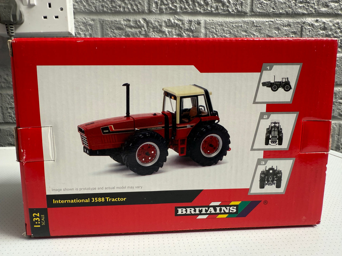 International Harvester 3588 Tractor - Product Number: 43312