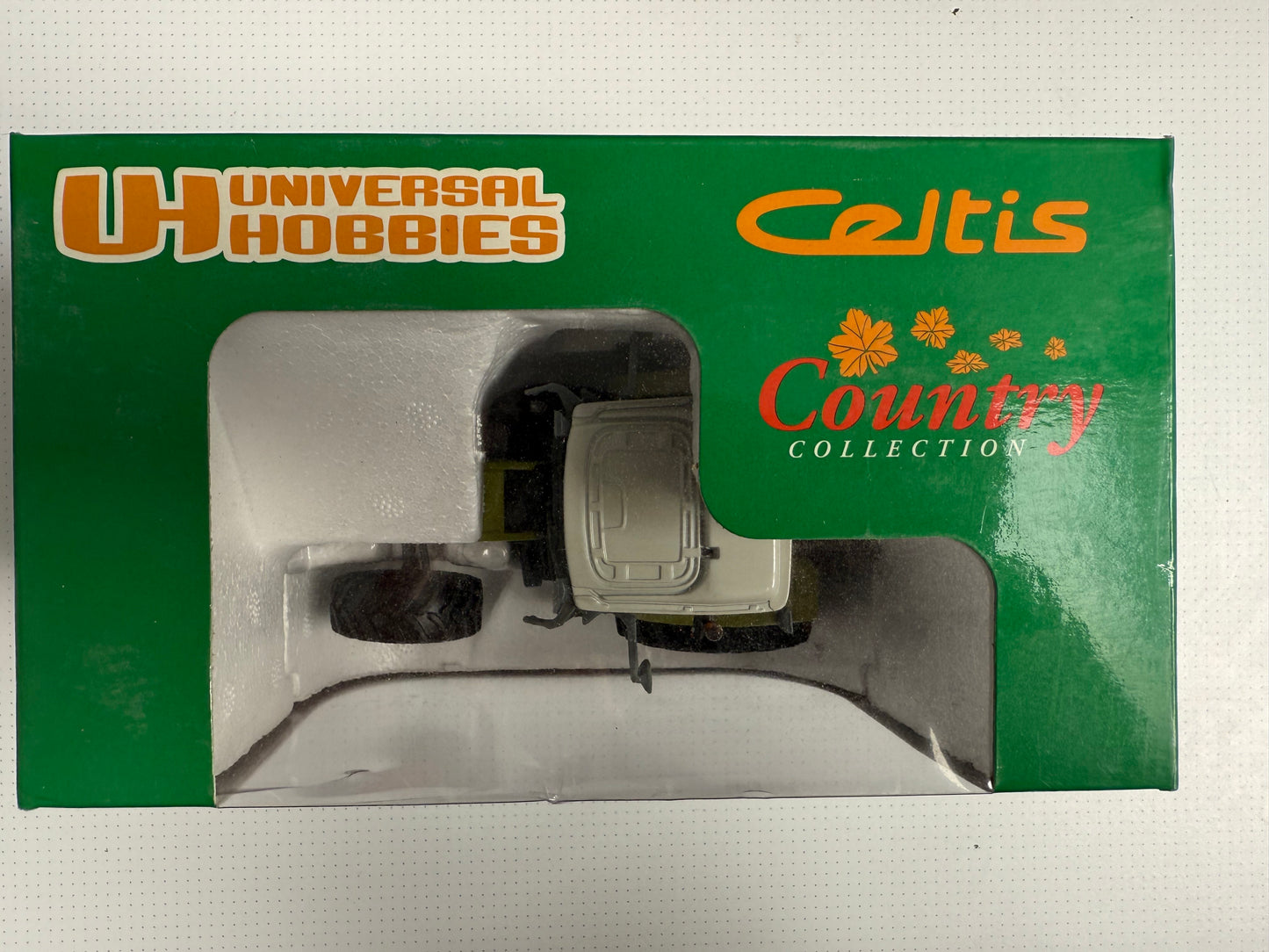 Renault Celtis 1:32 Die-Cast Tractor - Universal Hobbies Country Collection