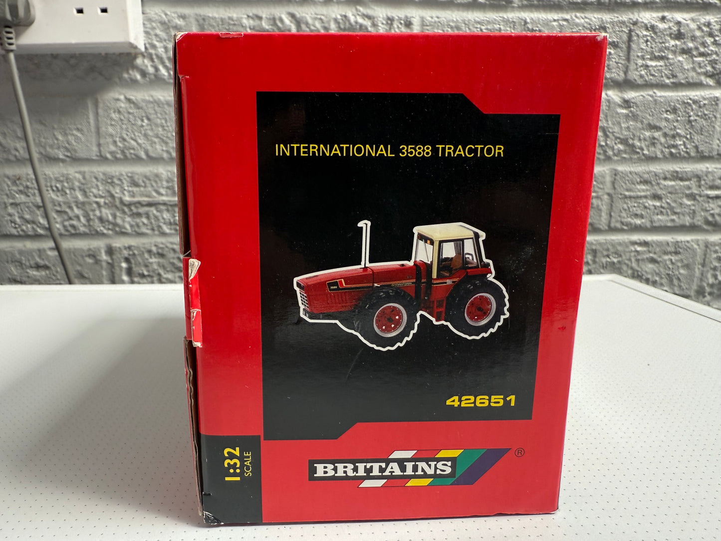 International Harvester 3588 Tractor - Product Number: 43312